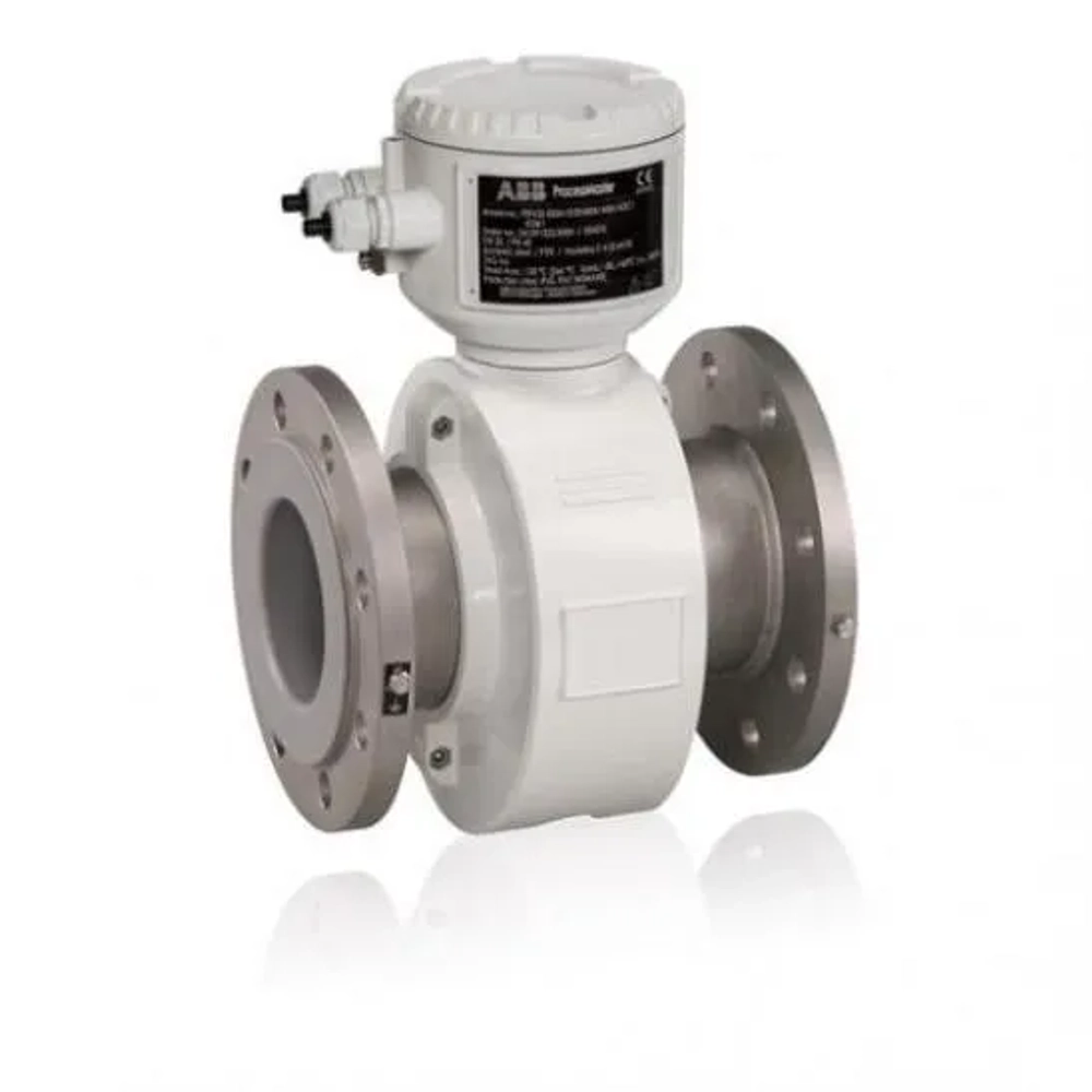 ABB ProcessMaster FEW630 electromagnetic flowmeter for water, sewage, sludge, with real-time diagnostics. (Character Count: 109)