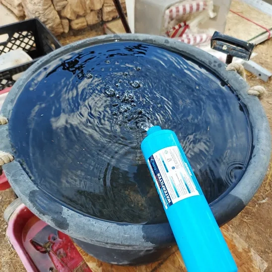 Flow of clean water into a tank which is provided by Kohree HY1639 RV inline water filter.