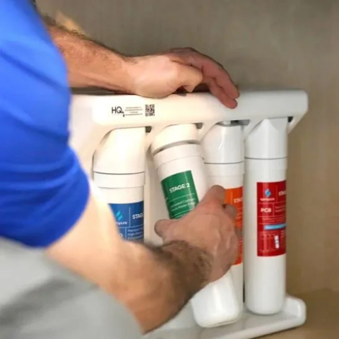 HQ Water Solutions reverse osmosis system featuring quick-change Stage 2 activated carbon filters.