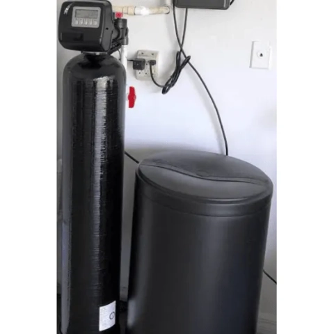 Matt’s Plumbing Services single-tank water softener with a high-efficiency digital control valve for home use