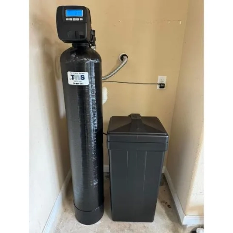 San Antonio water softening system by Texas Water Systems featuring a black resin tank and brine bin.