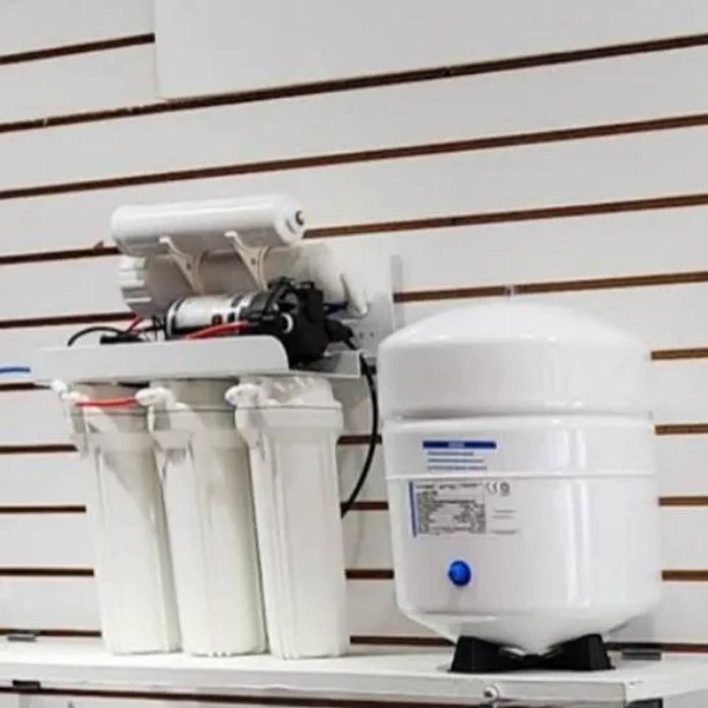 Display of a modern Reverse Osmosis (RO) water filter system and storage tank for home water purification.