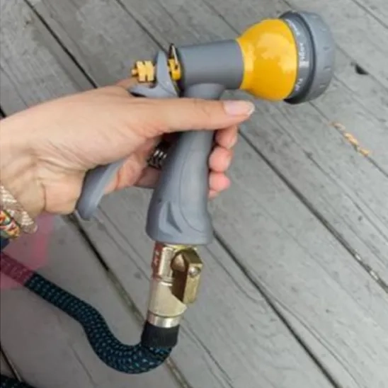 Users like the comfortable handle of Expert Gardener Watering Hose Nozzle, which makes watering easier and prevents hand fatigue