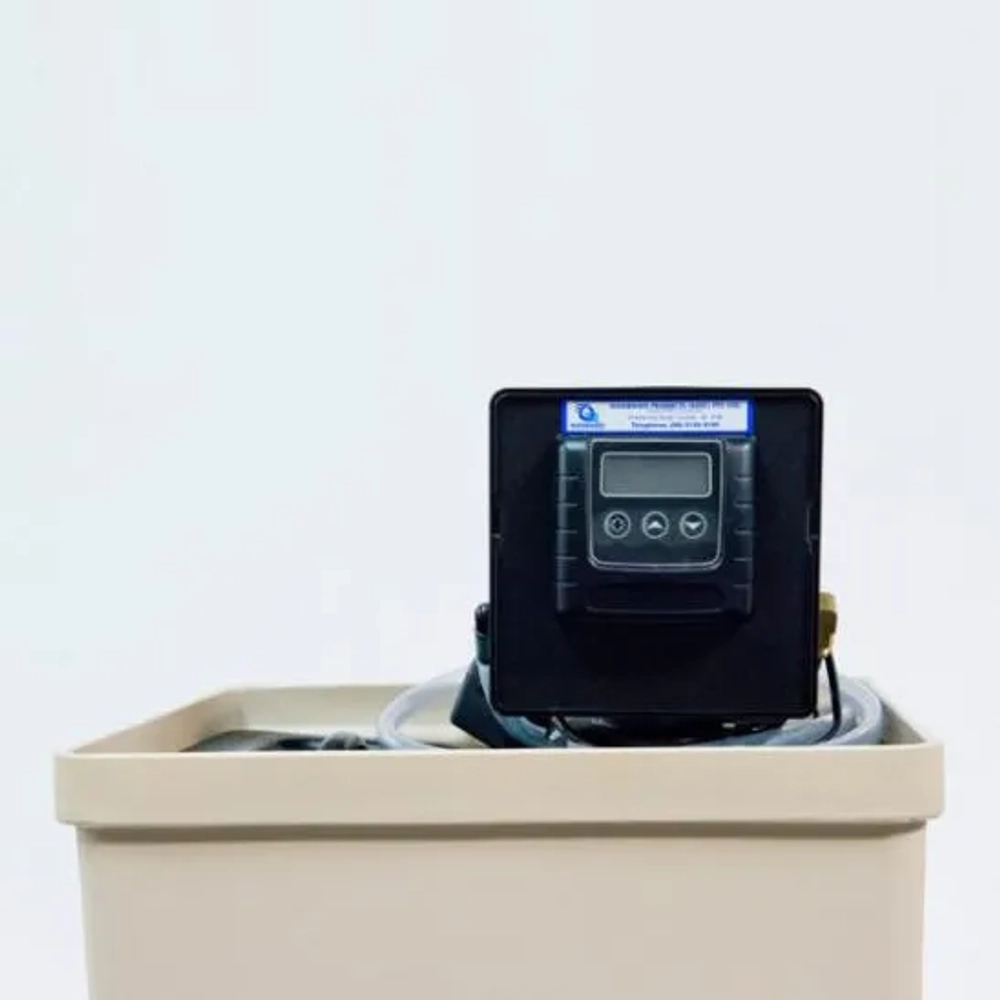 Automatic SEV 17 water softener (47kg dry weight, 1100mm high) with one-piece roto-moulded plastic cabinet.