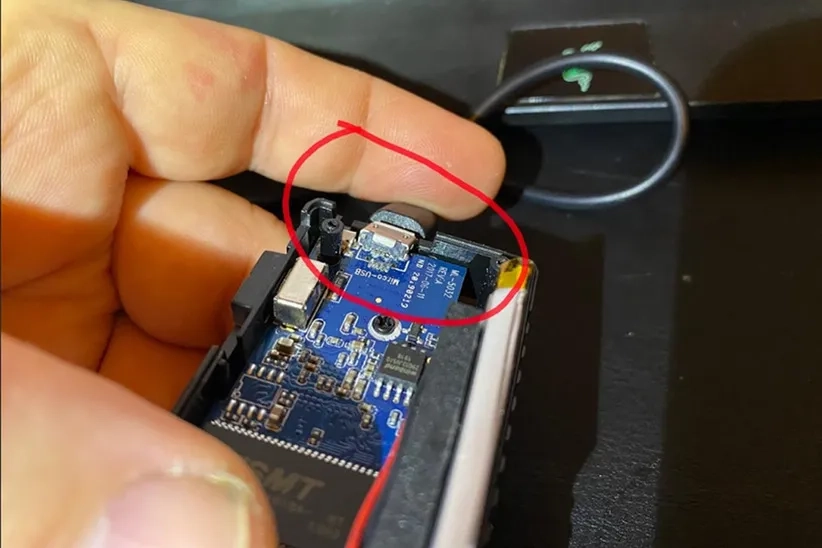 The USB charger of the DEPSTECH Wireless Endoscope Inspection Camera is broken.